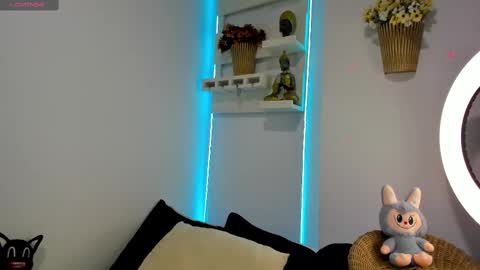 jero independent model online show from November 2025 02:33:01 AM