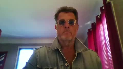 Snapshot of jerflor chatting on May 2026 02:22:02 PM jerflor online show from May 2026 02:22:02 PM