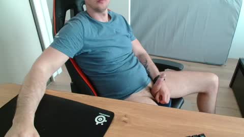 Boy likes daddies online show from April 2026 12:43:01 PM