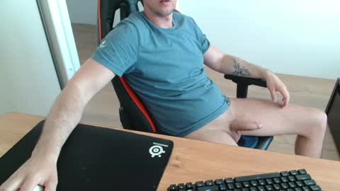 Snapshot of jerklove1006 chatting on May 2026 03:18:02 PM Boy likes daddies online show from May 2026 03:18:02 PM