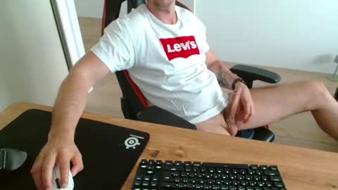 Snapshot of jerklove1006 chatting on June 2026 01:57:02 PM Boy likes daddies online show from June 2026 01:57:02 PM