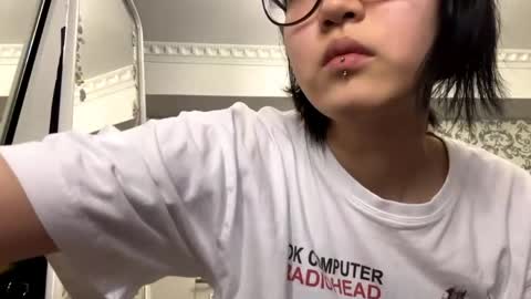 Emi online show from April 2026 07:53:01 PM