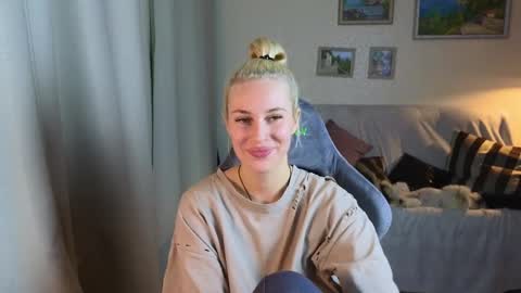 Jessy online show from December 2024 06:17:01 PM