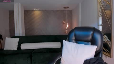 JESS online show from November 2025 02:50:01 PM