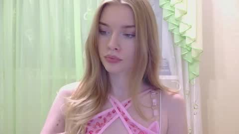 Snapshot of jessika__peach chatting on September 2025 05:18:01 PM Marina online show from September 2025 05:18:01 PM