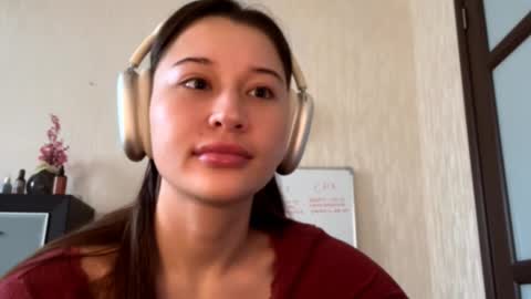 Lynn online show from October 2025 08:15:02 AM