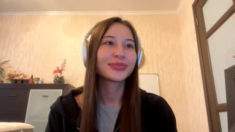 Lynn online show from October 2025 07:44:01 AM