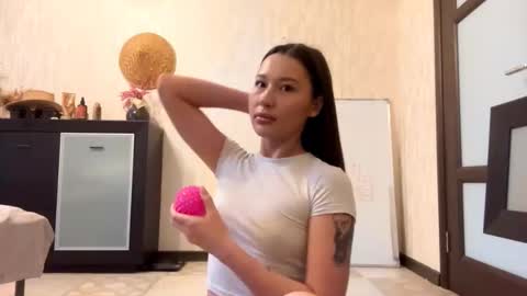 Lynn online show from October 2025 07:51:02 AM