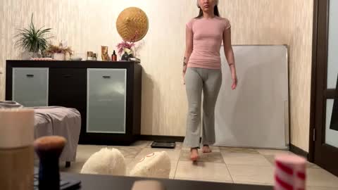 Lynn online show from October 2025 07:32:01 AM