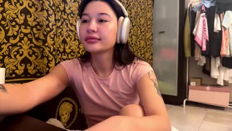 Lynn online show from November 2025 07:18:02 AM