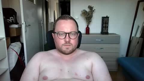 jeuneloup92 online show from September 2025 05:56:02 PM