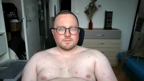 jeuneloup92 online show from April 2026 04:24:01 PM