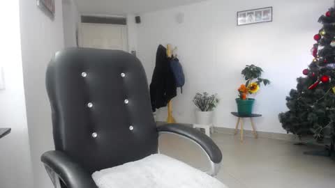 Camila online show from December 2025 12:44:02 PM