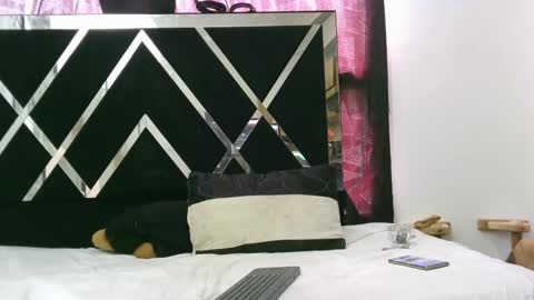 Snapshot of jhoana_aston chatting on January 2025 03:54:02 PM jhoana aston - daniel online show from January 2025 03:54:02 PM