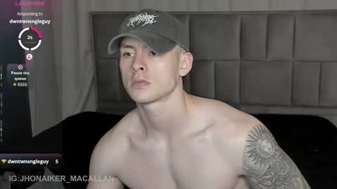 Jhonaiker online show from October 2025 05:03:02 AM