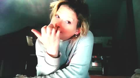 Anya online show from November 2025 09:39:01 PM