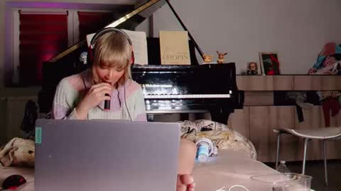 Anya online show from February 2026 07:35:01 PM