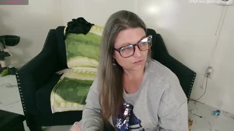 Nicole  Allen online show from December 2024 01:36:01 AM