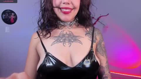 Joan online show from October 2025 09:48:02 PM