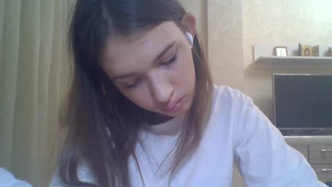 Jennifer online show from September 2025 07:37:02 PM