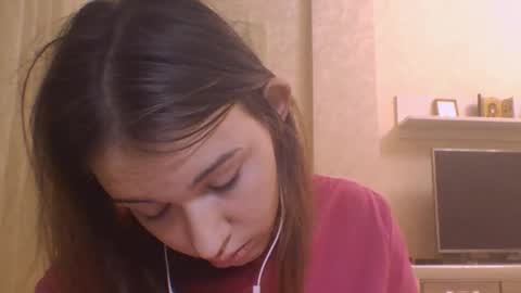 Jennifer online show from September 2025 07:27:01 PM