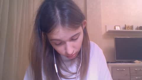 Jennifer online show from October 2025 05:22:02 PM