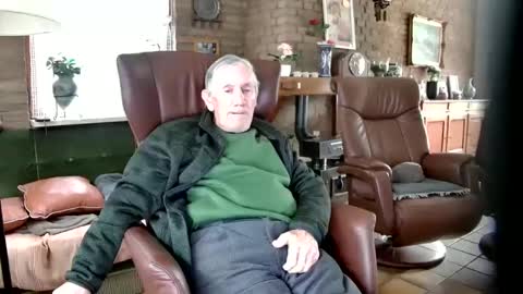 Snapshot of johan7_heet chatting on December 2024 01:22:01 PM johan7 heet online show from December 2024 01:22:01 PM