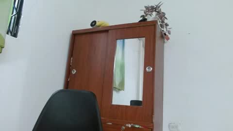 Snapshot of johan_kitten chatting on May 2026 06:42:02 PM johan online show from May 2026 06:42:02 PM