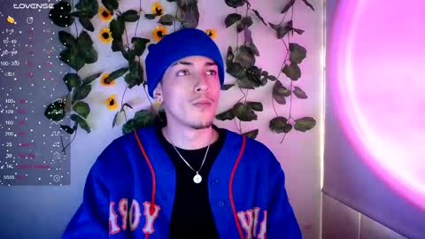 johan_parker222 online show from September 2025 07:39:01 PM