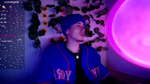 johan_parker222 online show from September 2025 11:42:02 PM