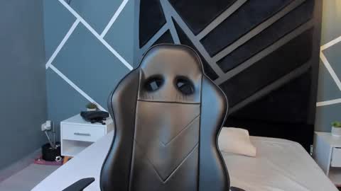 Johan Williams online show from February 2025 05:52:01 AM