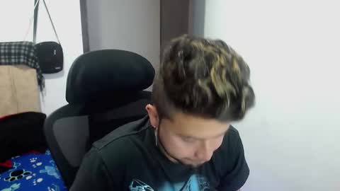 JOHAN independient model online show from September 2025 02:32:01 PM