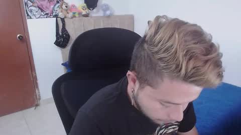 JOHAN independient model online show from November 2025 01:54:02 PM