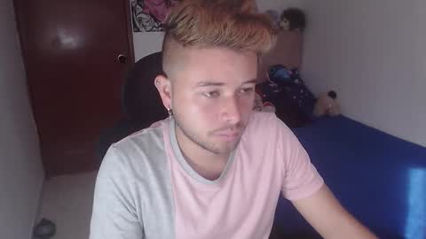 JOHAN independient model online show from November 2025 12:50:02 PM