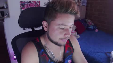 JOHAN independient model online show from December 2025 05:08:02 PM