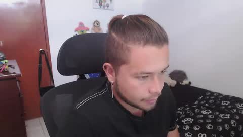 Snapshot of johanleonsweetboy chatting on April 2026 06:25:01 PM JOHAN independient model online show from April 2026 06:25:01 PM