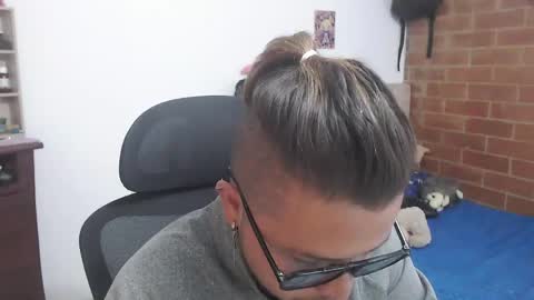 Snapshot of johanleonsweetboy chatting on May 2026 02:02:02 PM JOHAN independient model online show from May 2026 02:02:02 PM