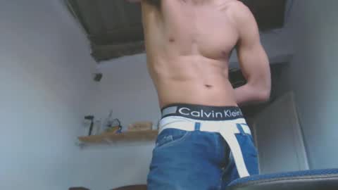 johantorres19 online show from January 2025 10:15:01 PM