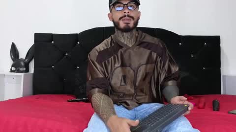 John  online show from March 2025 07:04:02 PM