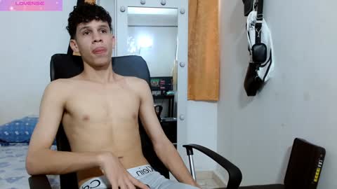 john_ssnow29 online show from December 2024 06:41:01 PM