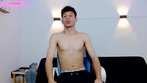 john_ssnow29 online show from September 2025 01:12:02 PM