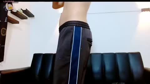 john_ssnow29 online show from February 2026 10:45:02 AM