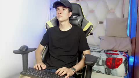 johnny_cagee online show from September 2025 04:07:01 AM