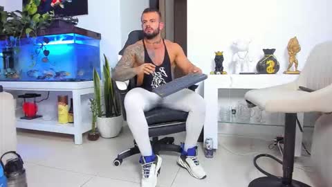 JOHNNY online show from December 2025 01:11:01 AM