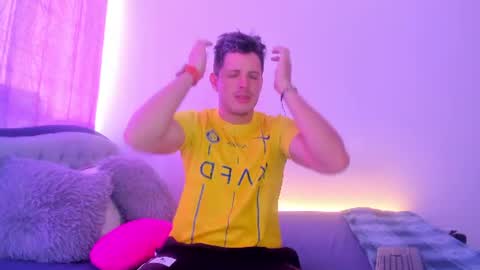 johnycooper08 online show from July 2026 12:33:02 PM