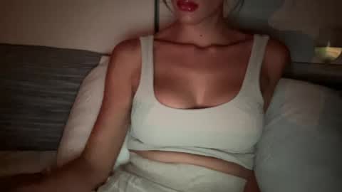 jojoxoxox24 online show from September 2025 02:35:02 AM