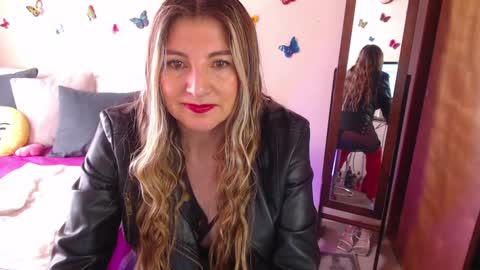 Jolie Mature online show from January 2025 05:34:01 PM