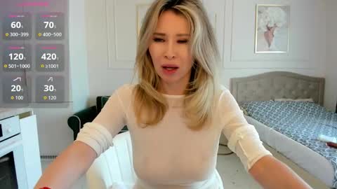 Jolie Ozolla online show from September 2025 10:15:01 AM