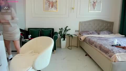 Jolie Ozolla online show from September 2025 12:49:02 PM