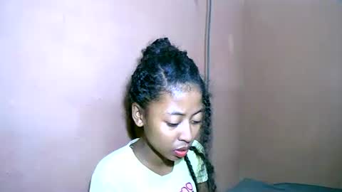 joliekah27 online show from February 2025 03:20:01 PM